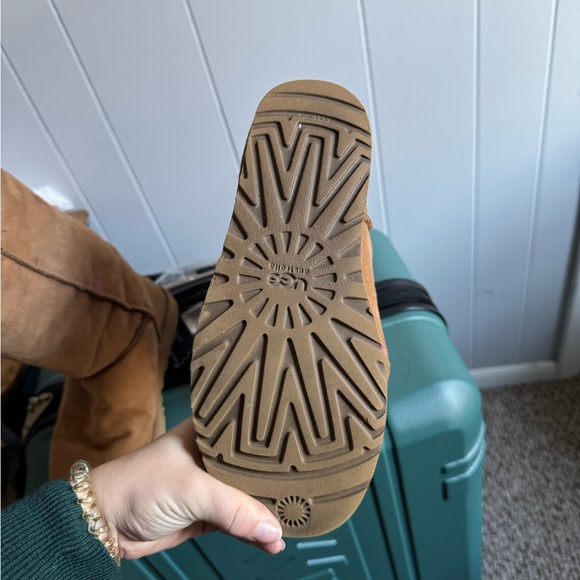Uggs - Picture 2 of 7